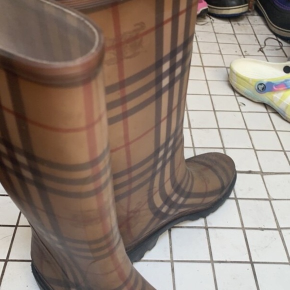 Burberry rain boots size seven used Goodcondition - Picture 1 of 2